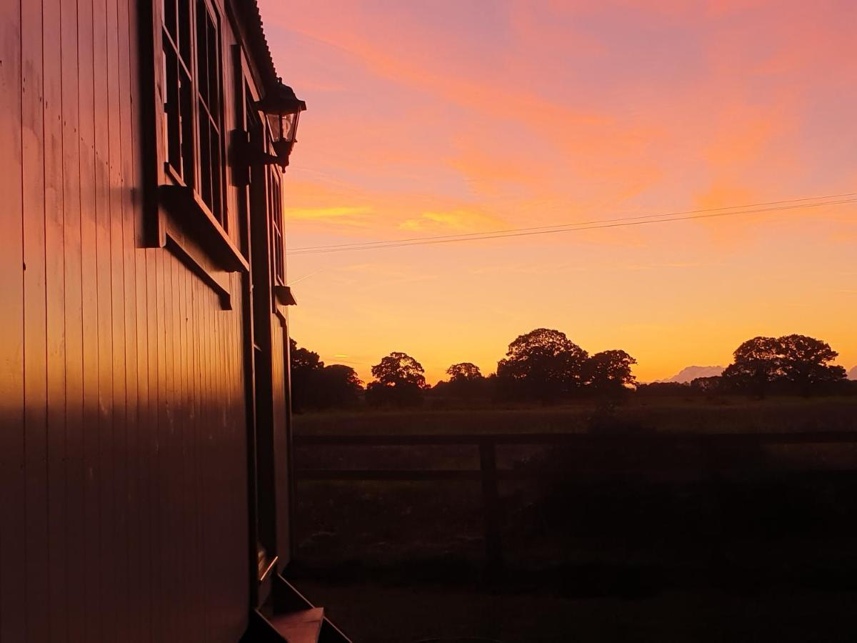 The Old Mill Shepherds Hut Okehampton Dış mekan fotoğraf