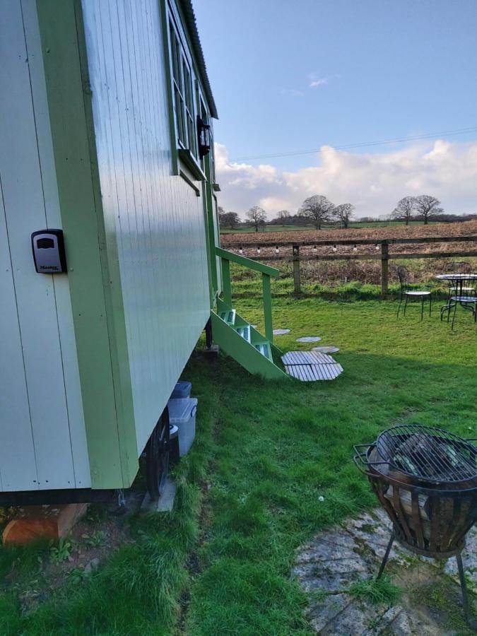The Old Mill Shepherds Hut Okehampton Dış mekan fotoğraf
